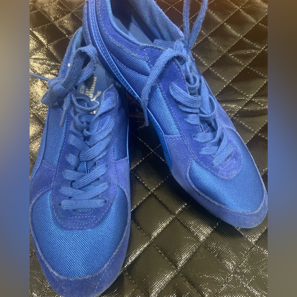 Women’s  8 1/2 royal blue easy rider three wins puma sneakers